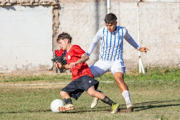 soccer team defending